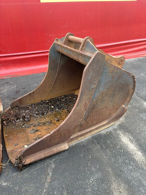 Image 2/5