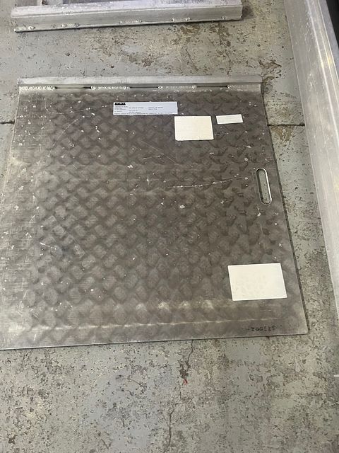 Image 6/10